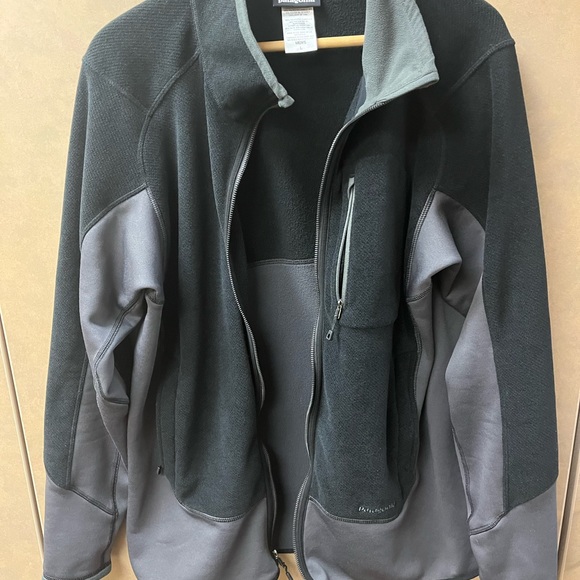 Patagonia R1 or R2 Coat - Picture 2 of 6
